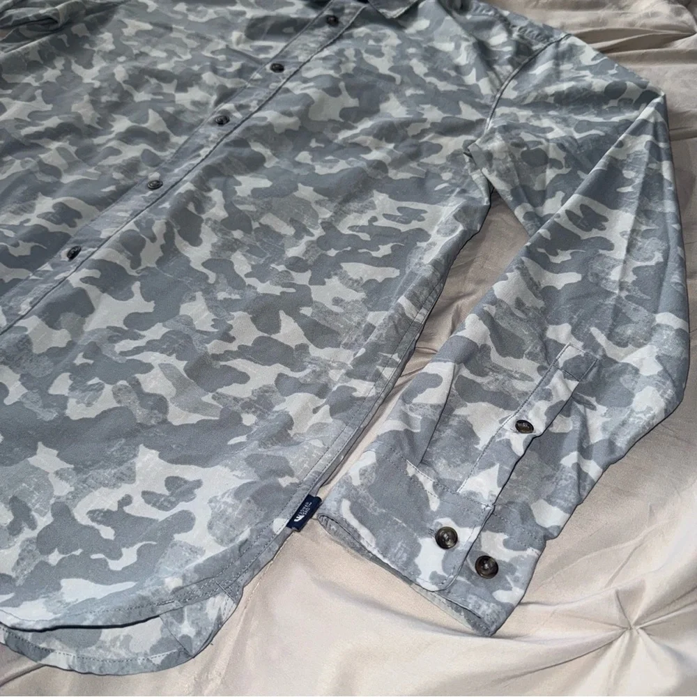 THE NORTH FACE Men’s Button Down‎ Shirt Large Gray Camo Long Outdoor Hiking